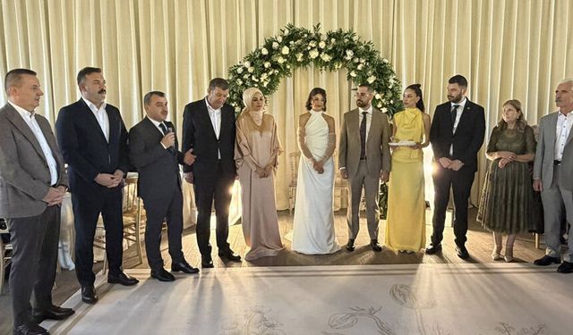 Simge Bükrü ile Alp Akın evliliğe ilk adımı attı
