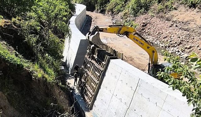 Aşağıkayalıdere’de taşkın riskine karşı dere ıslah çalışmaları sürüyor