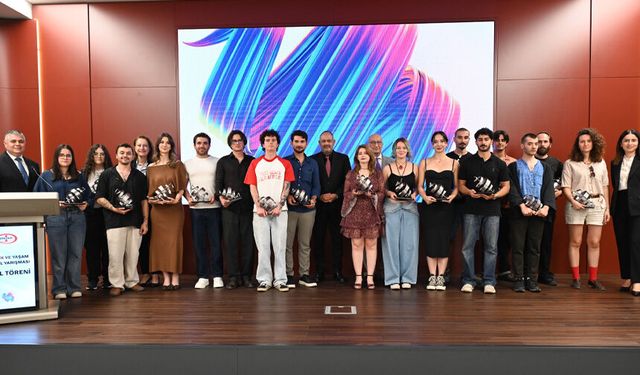 Erdemir, Çeliği sanatla buluşturan genç yetenekleri ödüllendirdi