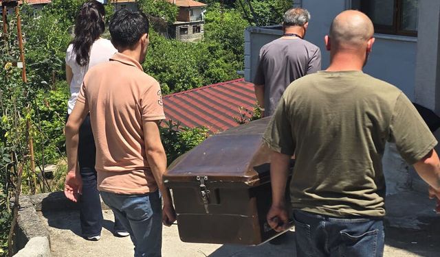 Sağlık çalışanı evinde ölü bulundu