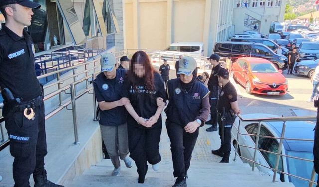 Adliyeye sevk edilen 4 öğrenciden 3'ü tutuklandı
