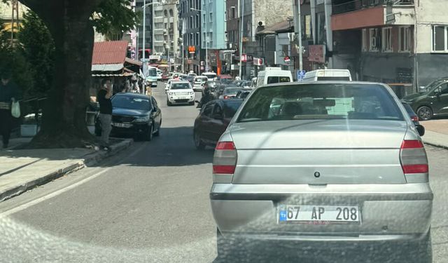 Zonguldak’ta metrelerce araç kuyruğu oluştu