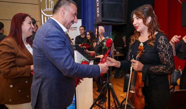 Zonguldak Valisi Osman Hacıbektaşoğlu, Maarif Öğretmenler Korosu konserine katıldı
