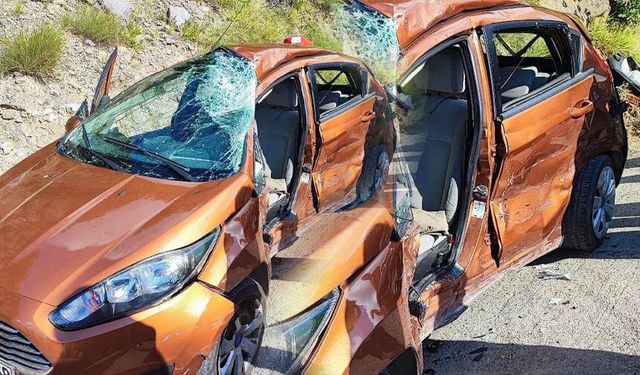 Tırla çarpışan otomobildeki yaşlı çift yaşamını yitirdi