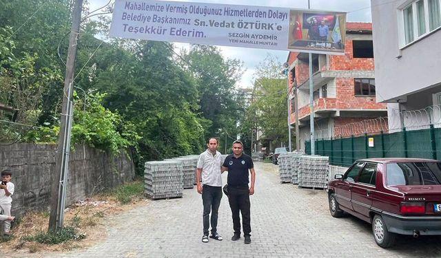 Yeni Mahalle Muhtarı'ndan Başkan Vedat Öztürk'e teşekkür pankartı