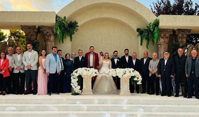 Siyaset dünyasını buluşturan düğün: Hira Gülay ile Fatih Üyüm dünyaevine girdi
