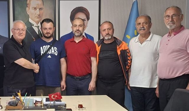 AK Parti'den istifa etti, İYİ Parti'ye katıldı
