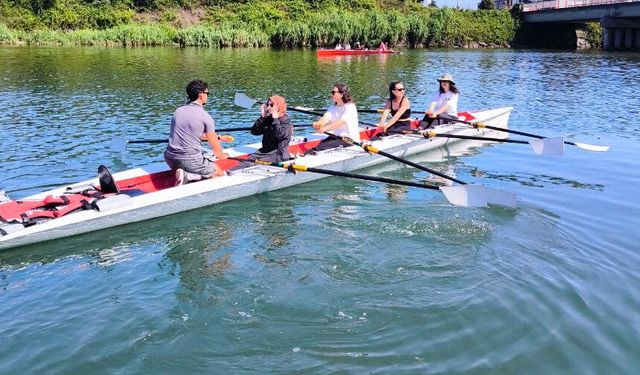 Gülüç'te nehir kenarında Yoga ve Kürek etkinliği yoğun ilgi gördü