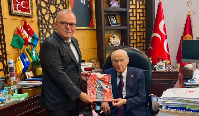 Kotra, MHP liderine Zonguldakspor forması hediye etti