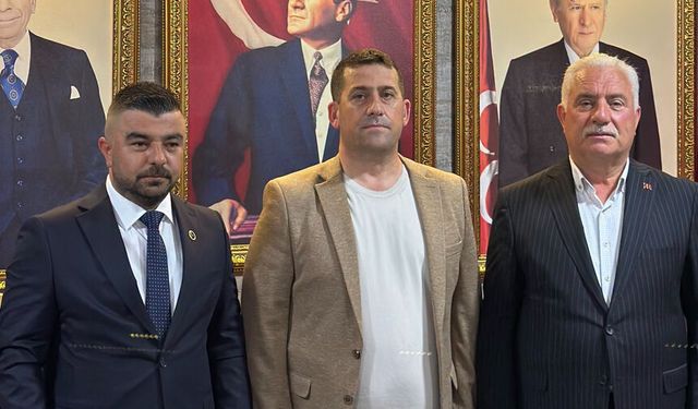 10 Yıllık ilçe başkanı görevi devretti