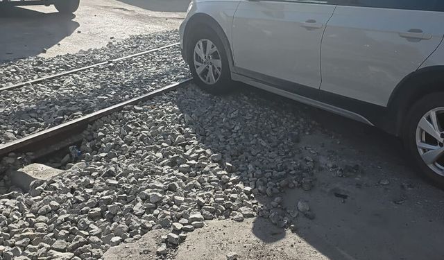 Zonguldak’ta hemzemin geçitte mıcır tehlikesi: Bir aracın camı kırıldı
