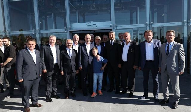 Türk İş yeni binasına taşındı