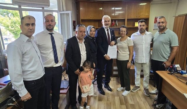 MHP Merkez İlçe Başkanı mazbatasını aldı