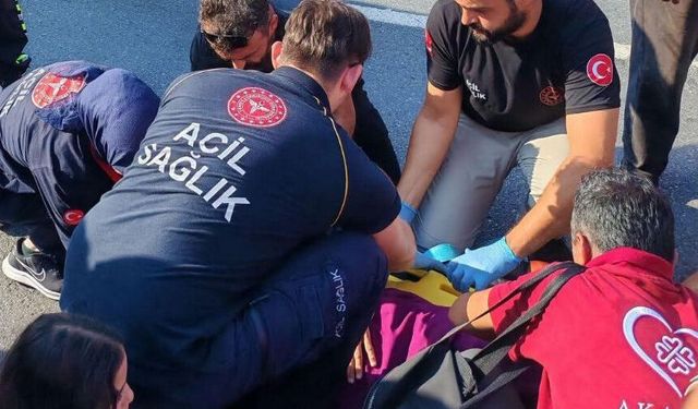 Yaya geçidinde otomobil çarptı 2 kişi hastaneye kaldırıldı