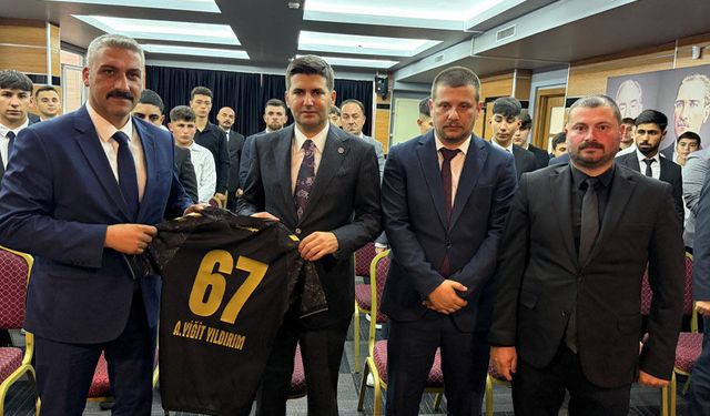Ülkü Ocakları'ndan Yıldırım'a Madenci Şehitleri Forması
