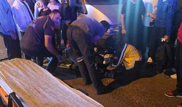 Anne ve oğluna motosiklet çarptı: 1 yaralı
