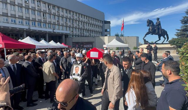 Kalp krizine yenilen Vali Yardımcısı Balcı’ya Valilik önünde veda