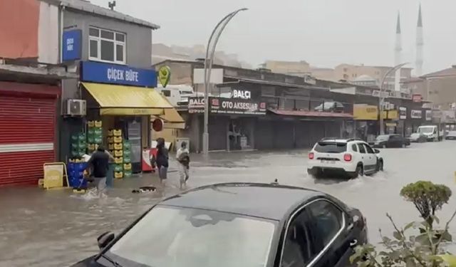 Zonguldak Acılık’ta dükkânları su bastı