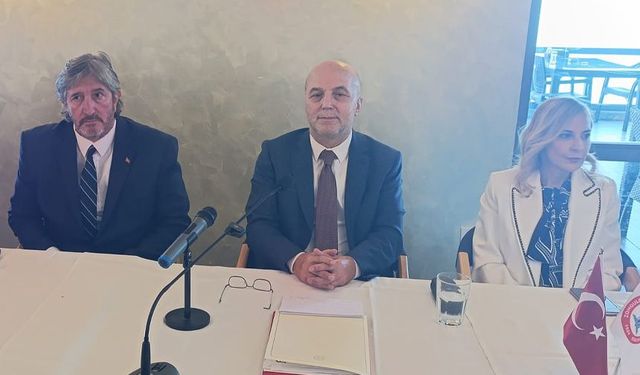 Rektör Ulusoy, “Oturmaya gelmedim, ödevime çalıştım”