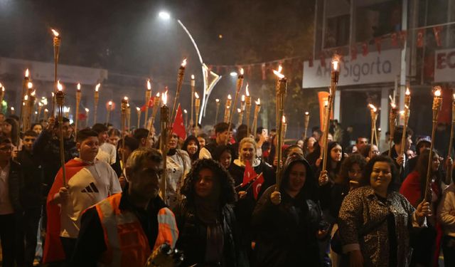 Kilimli’de Cumhuriyet coşkusu fener alayıyla taçlandı