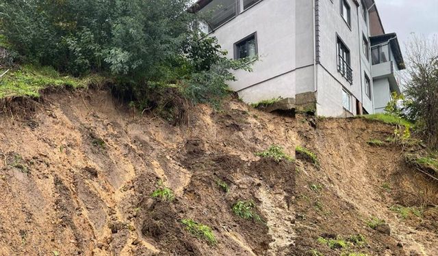 Çaydamar’da heyelan: Muhtarın evi tehlikede
