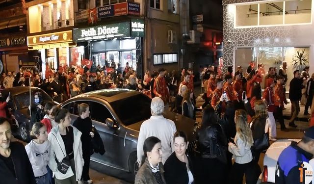 Cumhuriyetin ilk kenti Zonguldak, yağmura rağmen bayramını kutladı!