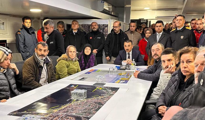 Vali Hacıbektaşoğlu, kayıp denizci yakınları ile son gelişmeleri takip etti...
