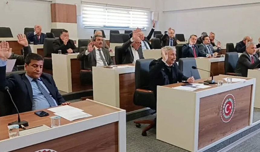 İl Genel Meclisinde tartışma; Utanmıyor musunuz?