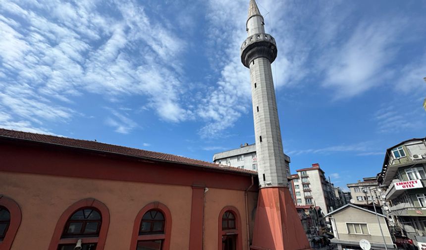 100 yılık camiinin minaresi yıkılıyor!
