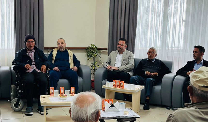 AK Parti'den Huzurevi sakinlerine bayram ziyareti