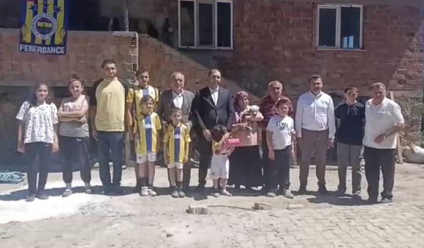 Kaymakam ve belediye başkanından 13’üncü çocukları dünyaya gelen çifte ziyaret