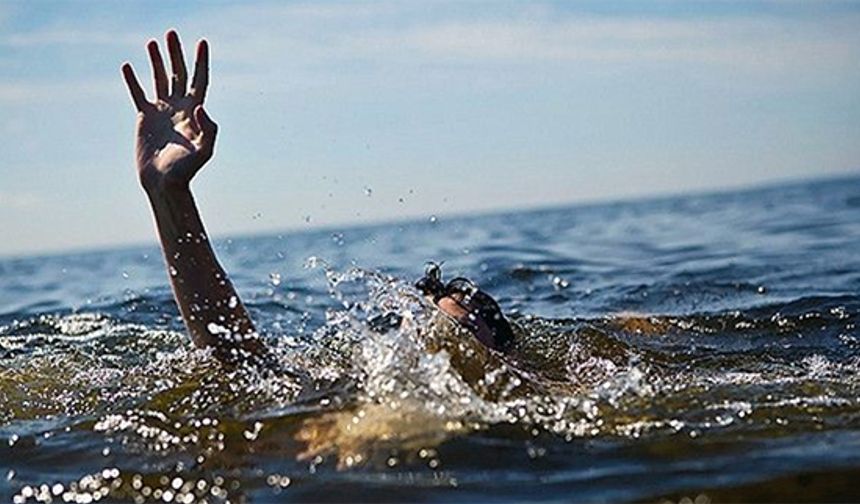 Denizde boğulma tehlikesi geçiren genç hastaneye kaldırıldı
