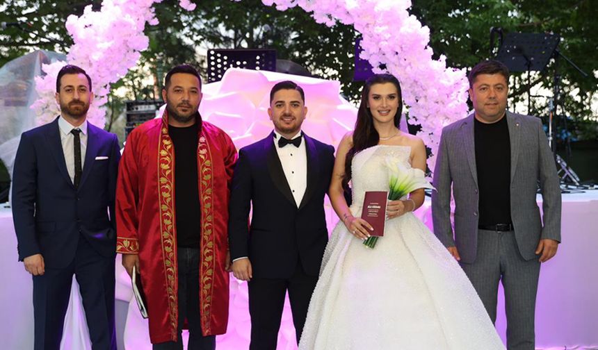 Berceste Balık, Paris'te imza attı, Düzce'de düğün yaptı