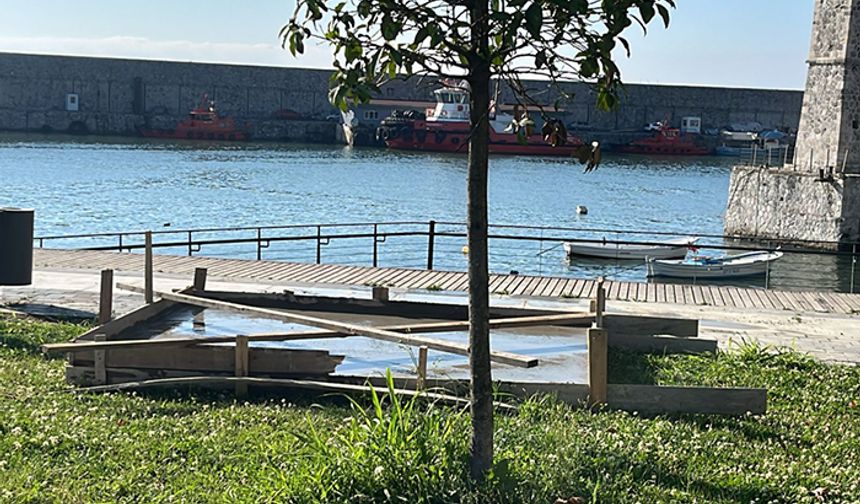 Sahile dökülen beton zemin merak uyandırdı