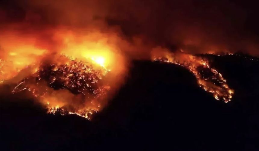 Çavuşlar yangınına çok yönlü müdahale: 16 helikopter, 3 uçak, bin 297 personel sahada