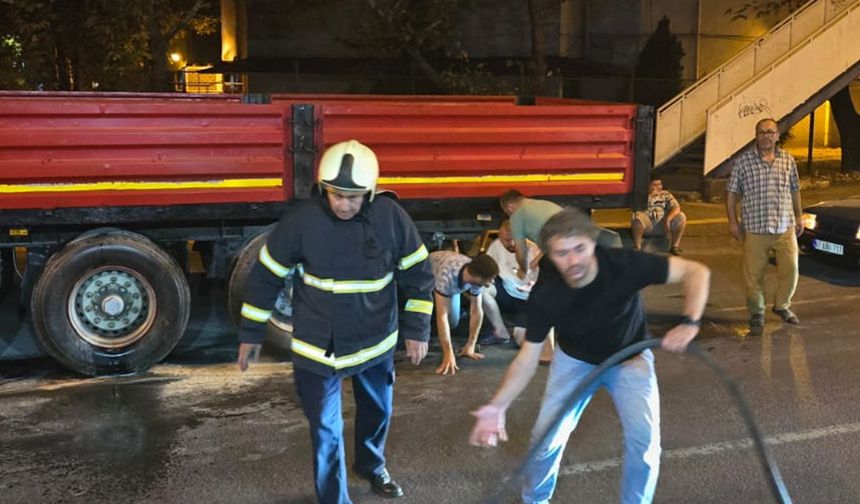 Ereğli’de tırın lastikleri alev aldı: Sürücünün dikkati olası faciayı önledi