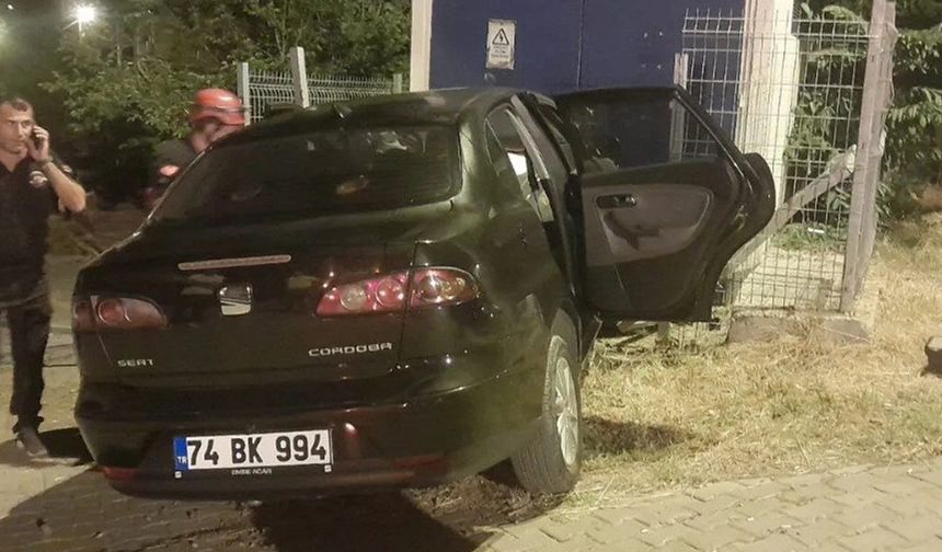 Alkollü sürücü virajı alamayıp elektrik trafosuna çarptı