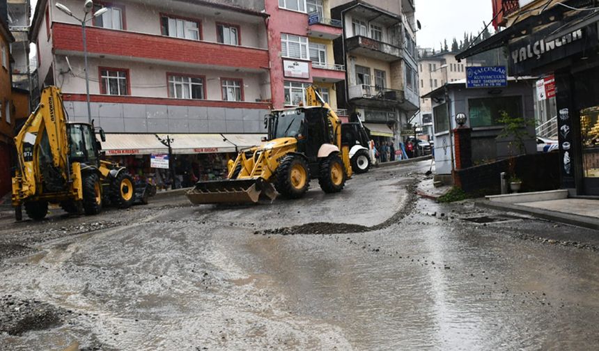 Alaplı'da sağanak; sürücüler zor anlar yaşadı