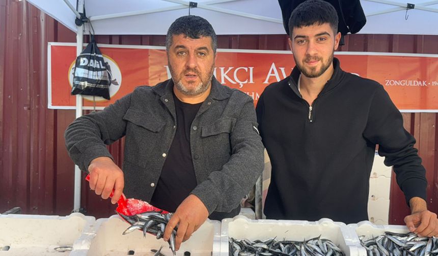 Zonguldak’ta hamsi tezgahlarda 75 liradan alıcı buldu...