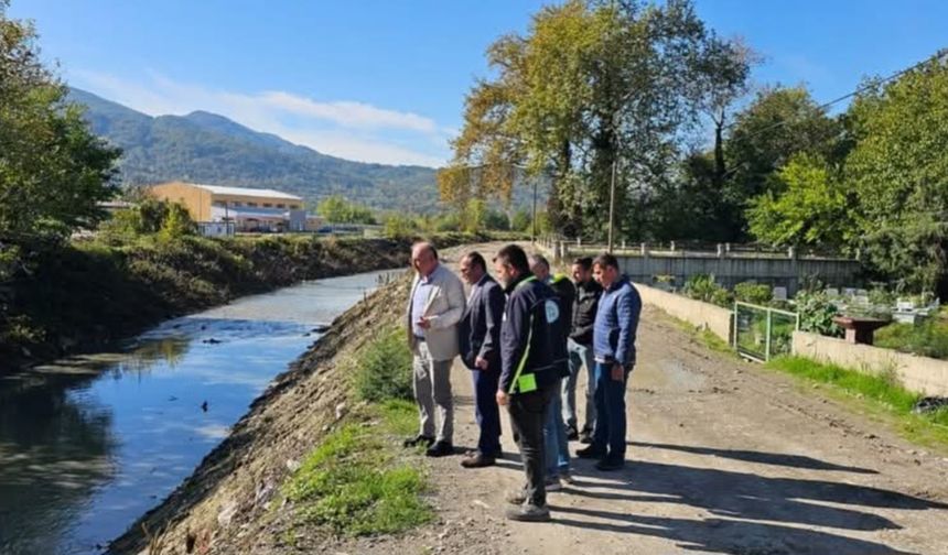 DSİ Gökçebey'de dere temizliği yaptı