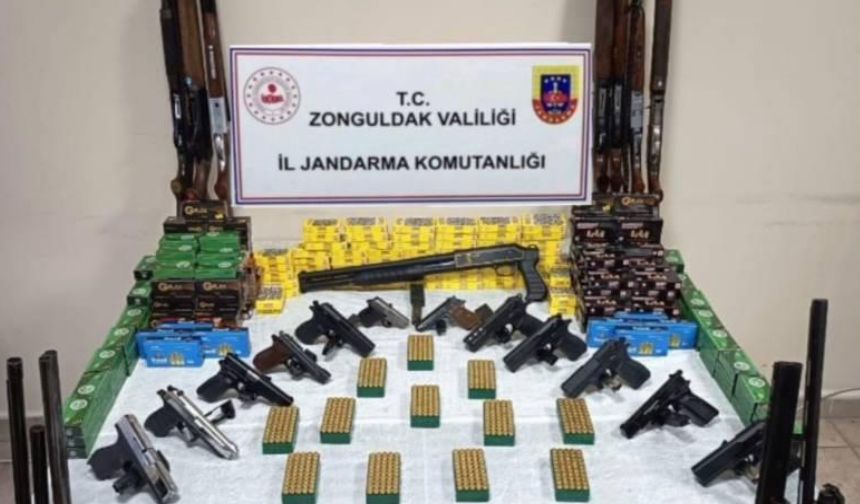 Çaycuma'da çok sayıda  ruhsatsız silah ele geçirildi