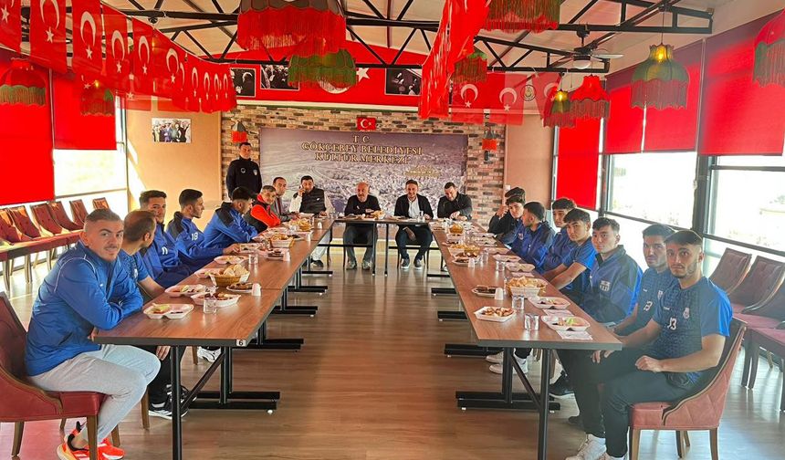 Vedat Öztürk, futbolcularla buluştu…