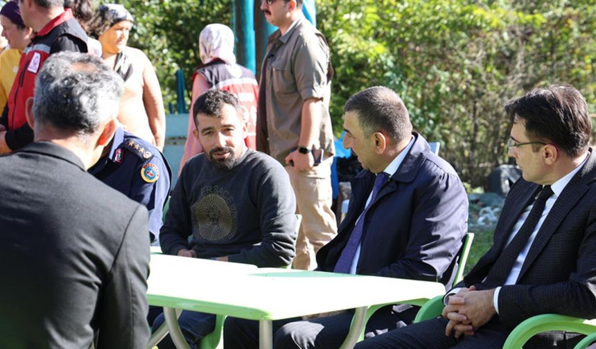 Vali Hacıbektaşoğlu ve Protokol Üyelerinden Çaycuma'da taziye ziyareti