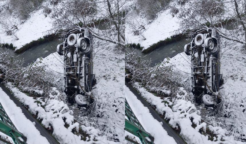 Kozlu’da otomobil dereye uçtu