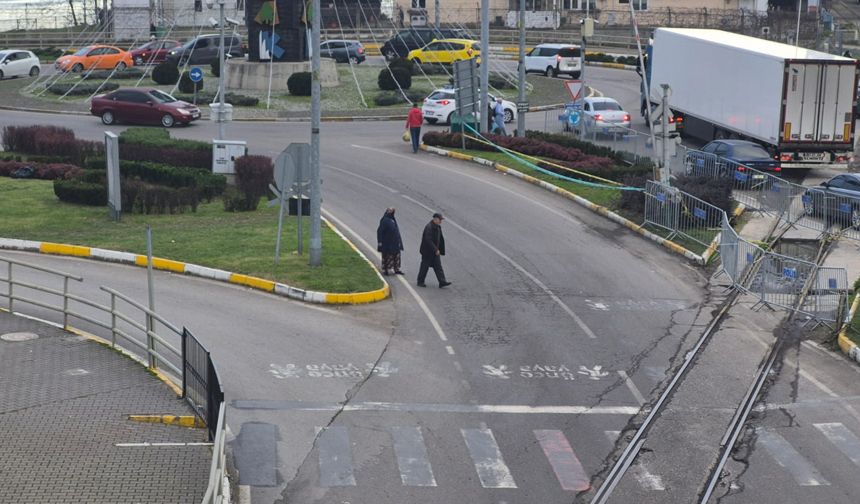 Zonguldak’ta üst geçit çilesi: Yaşlı çift ölümle burun buruna!