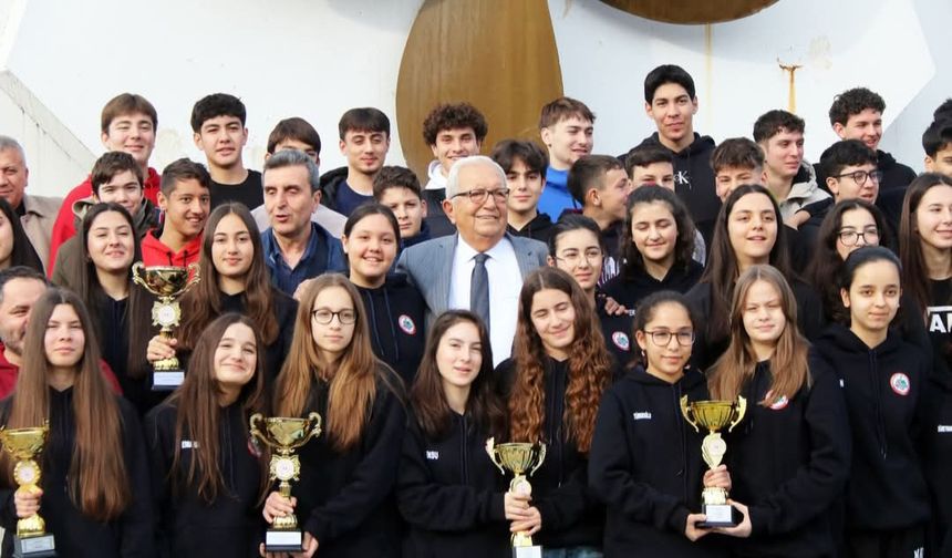 Başkan Posbıyık, Belediyespor basketbol alt yapı sporcularını ağırladı