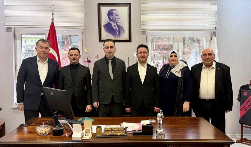 AK Parti Merkez İlçe Yönetiminden Aile ve Sosyal Hizmetler İl Müdürlüğü’ne ziyaret