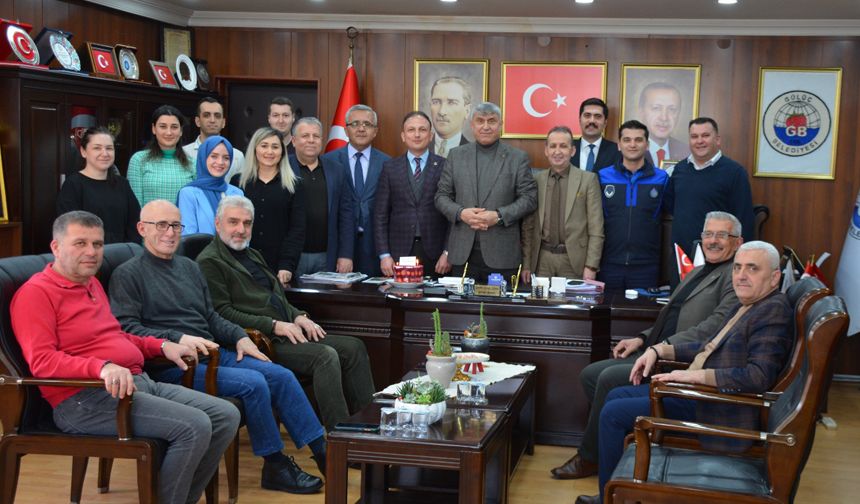 Sadık Recep Kara, 1.'ci yıldönümünü ekibiyle birlikte kutladı