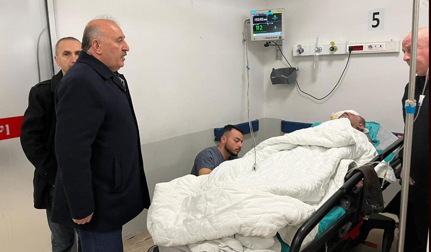 Vedat Öztürk, yaralı maden işçisini hastanede ziyaret etti