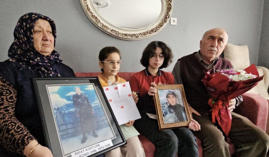 Öğrencilerin yazdığı mektuplar şehit babasını gözyaşlarına boğdu